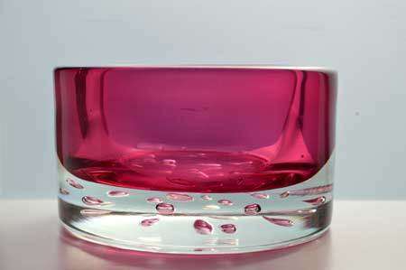 DAZZLINGLY BEAUTIFUL MODERN PINK CZECH ART BOWL DESIGNED BY JAROSLAV SVOBODA (1938-) IN 1974