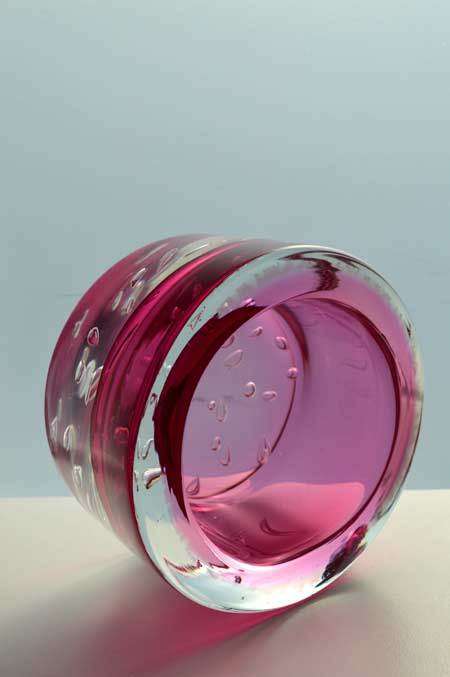 DAZZLINGLY BEAUTIFUL MODERN PINK CZECH ART BOWL DESIGNED BY JAROSLAV SVOBODA (1938-) IN 1974