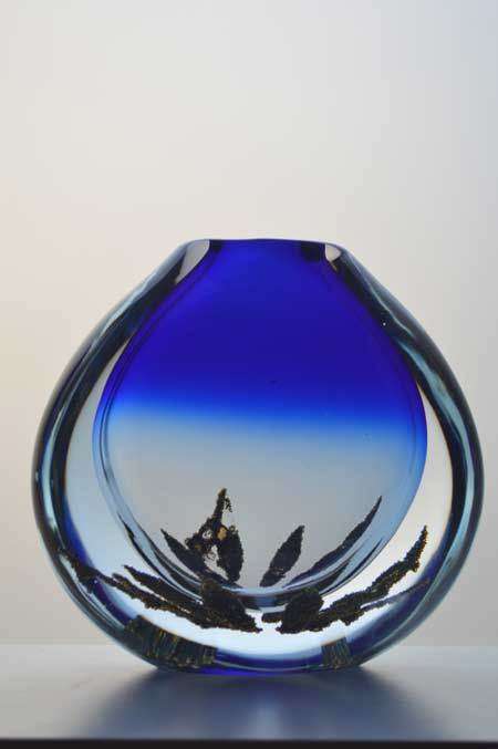*SIGNED!! DAZZLINGLY BEAUTIFUL MODERN CZECH ART GLASS VASE (SPACEK) WITH METAL INCLUSIONS