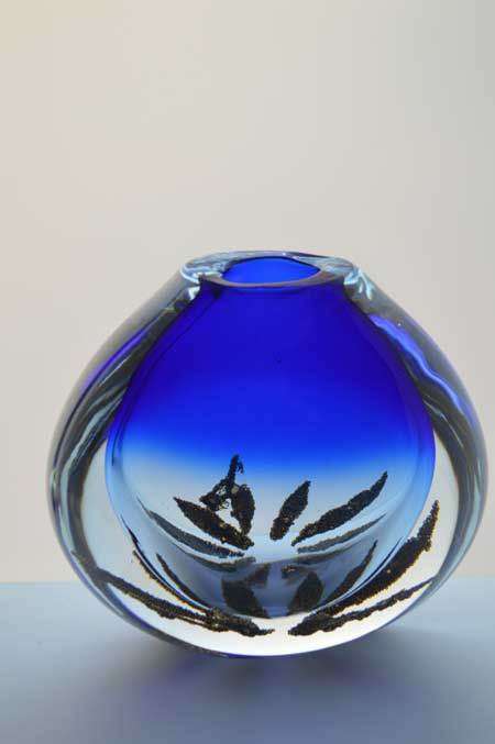 *SIGNED!! DAZZLINGLY BEAUTIFUL MODERN CZECH ART GLASS VASE (SPACEK) WITH METAL INCLUSIONS