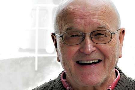 MAGNIFICENT CZECH ART GLASS BOWL, DESIGNED FOR SKRDLOVICE GLASSWORKS (1974) BY PROF JAROSLAV SVOBODA