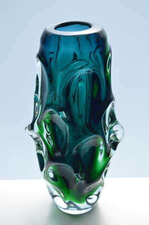 * A DAZZLING SKRDLOVICE ART GLASS VASE DESIGNED BY JAN BERANEK (1933-)