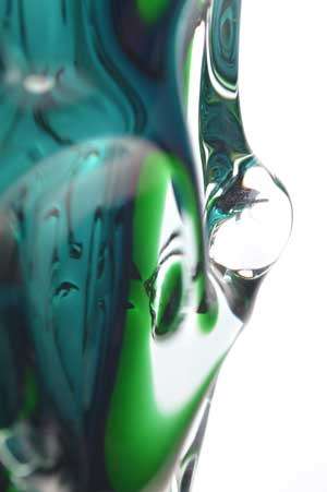 * A DAZZLING SKRDLOVICE ART GLASS VASE DESIGNED BY JAN BERANEK (1933-)