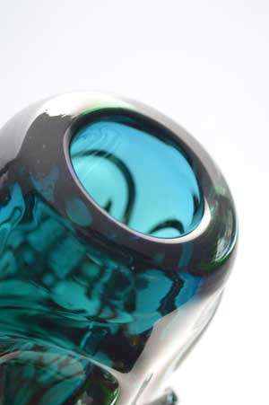 * A DAZZLING SKRDLOVICE ART GLASS VASE DESIGNED BY JAN BERANEK (1933-)