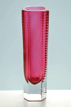 A BEAUTIFUL PINK AND CLEAR HAND-CUT CZECH ART GLASS SCULPTURAL VASE : A GIFT AT THIS STARTING PRICE!