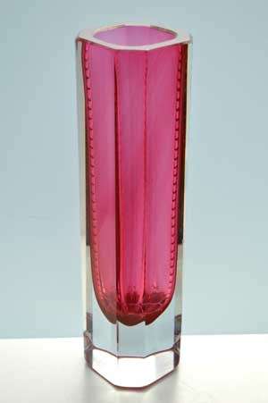 A BEAUTIFUL PINK AND CLEAR HAND-CUT CZECH ART GLASS SCULPTURAL VASE : A GIFT AT THIS STARTING PRICE!