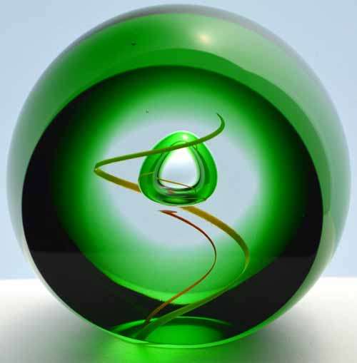 PERHAPS THE FINEST SCULPTURAL PAPERWEIGHT EVER! CONTEMPORY & MODERN DESIGN BY PAVEL HAVELKA (1969-)