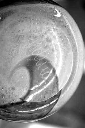 A RARE MICHAEL HARRIS MDINA ART GLASS VASE FROM THE 1970s : AUTUMN RANGE IN SHADES OF AMBER & BROWN