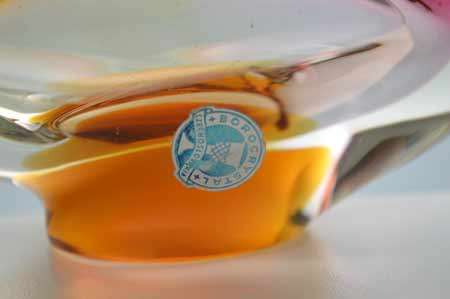 A DAZZLINGLY BEAUTIFUL NOVY BOR (BOROCRYSTAL) SCULPTURAL ART GLASS ASHTRAY / BOWL FROM THE 1960s