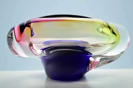 * A DAZZLINGLY BEAUTIFUL NOVY BOR (BOROCRYSTAL) SCULPTURAL ART GLASS ASHTRAY / BOWL FROM THE 1960s