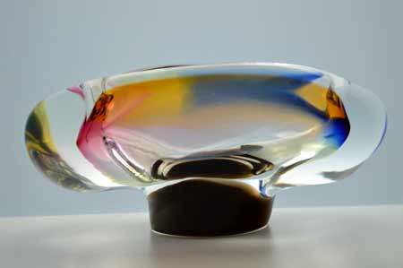 * A DAZZLINGLY BEAUTIFUL NOVY BOR (BOROCRYSTAL) SCULPTURAL ART GLASS ASHTRAY / BOWL FROM THE 1960s