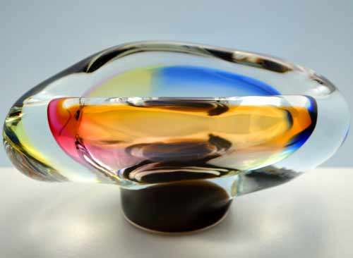 * A DAZZLINGLY BEAUTIFUL NOVY BOR (BOROCRYSTAL) SCULPTURAL ART GLASS ASHTRAY / BOWL FROM THE 1960s