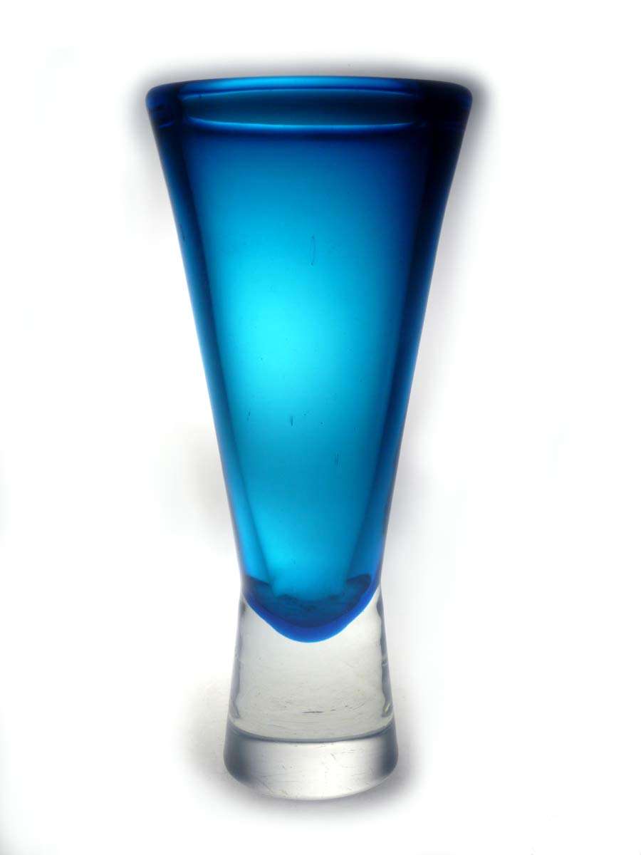 A BEAUTIFUL & RARE FIND: 'EVENING BLUE' VASE, DESIGNED BY MILAN METELAK FOR HARRACHOV GLASS IN 1958