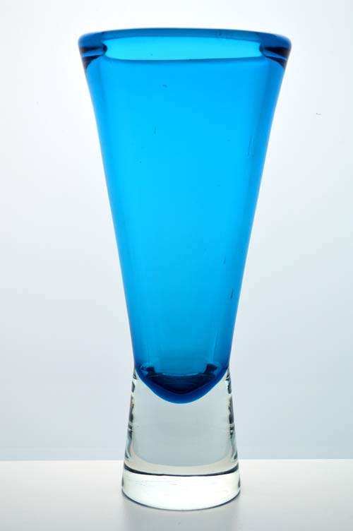 A BEAUTIFUL & RARE FIND: 'EVENING BLUE' VASE, DESIGNED BY MILAN METELAK FOR HARRACHOV GLASS IN 1958