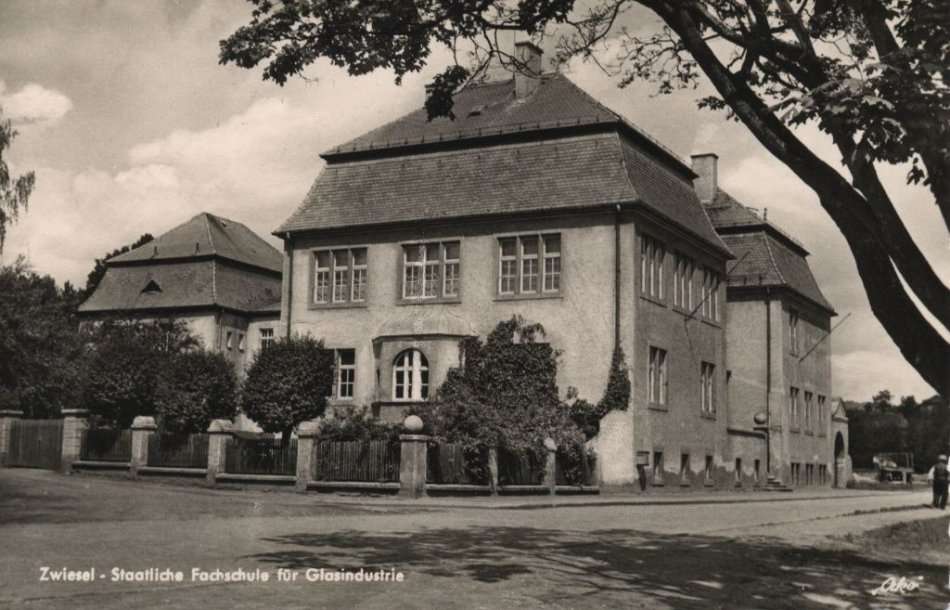 LARGE COBALT BLUE WITH AIR BUBBLES : A 70s BEAUTY DESIGNED BY HEINRICH LOFFELHART FOR SCHOTT ZWIESEL