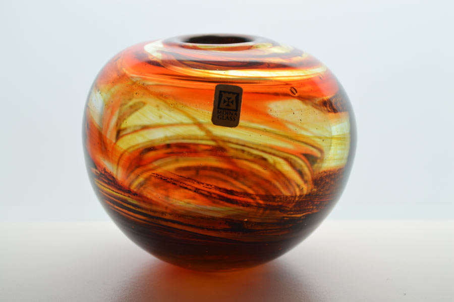 A MAGNIFICENT MICHAEL HARRIS MDINA ART GLASS VASE FROM THE 1970s : WITH MDINA LABEL INTACT!