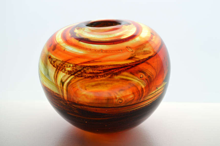 A MAGNIFICENT MICHAEL HARRIS MDINA ART GLASS VASE FROM THE 1970s : WITH MDINA LABEL INTACT!
