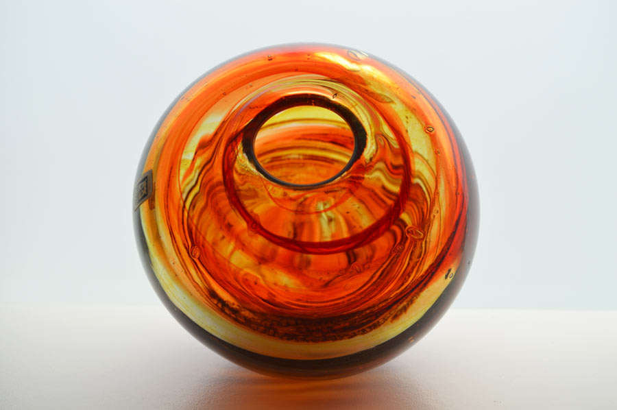 A MAGNIFICENT MICHAEL HARRIS MDINA ART GLASS VASE FROM THE 1970s : WITH MDINA LABEL INTACT!