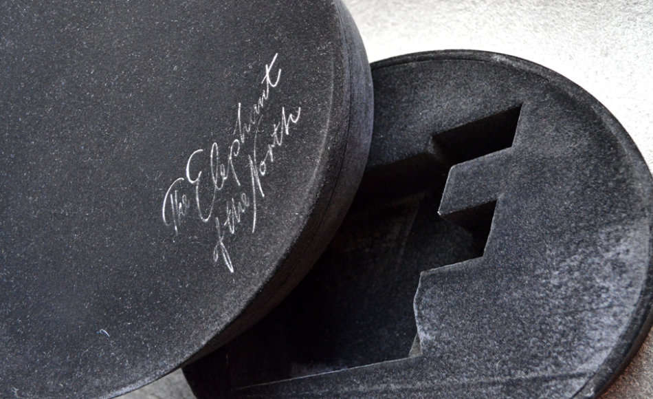 ** A FUNKY WHALE!! BEAUTIFUL MODERN CZECH ART GLASS DECOR OBJECT : CONTEMPORARY SCANDINAVIAN DESIGN