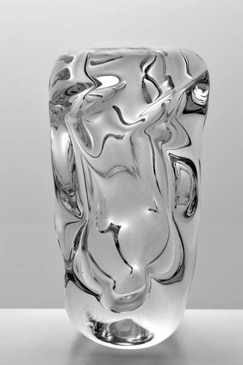 * A DAZZLINGLY BEAUTIFUL SKRDLOVICE ART GLASS VASE, DESIGNED BY JAN BERANEK (1933-)