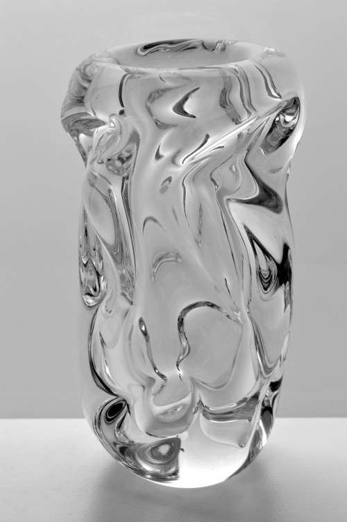 * A DAZZLINGLY BEAUTIFUL SKRDLOVICE ART GLASS VASE, DESIGNED BY JAN BERANEK (1933-)