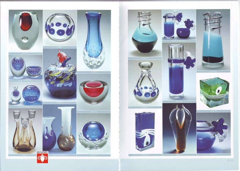 A DAZZLINGLY BEAUTIFUL MODERN EMERALD GREEN CZECH ART GLASS VASE DESIGNED BY PAVEL JUDA IN 1985