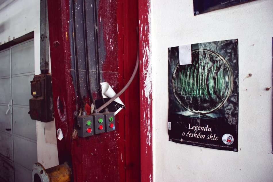 * SUPERB MAASTRICHT PINK, GREEN AND CLEAR SIGNED GLASS BOWL, DESIGNED BY MAX VERBOEKET, WITH LABEL