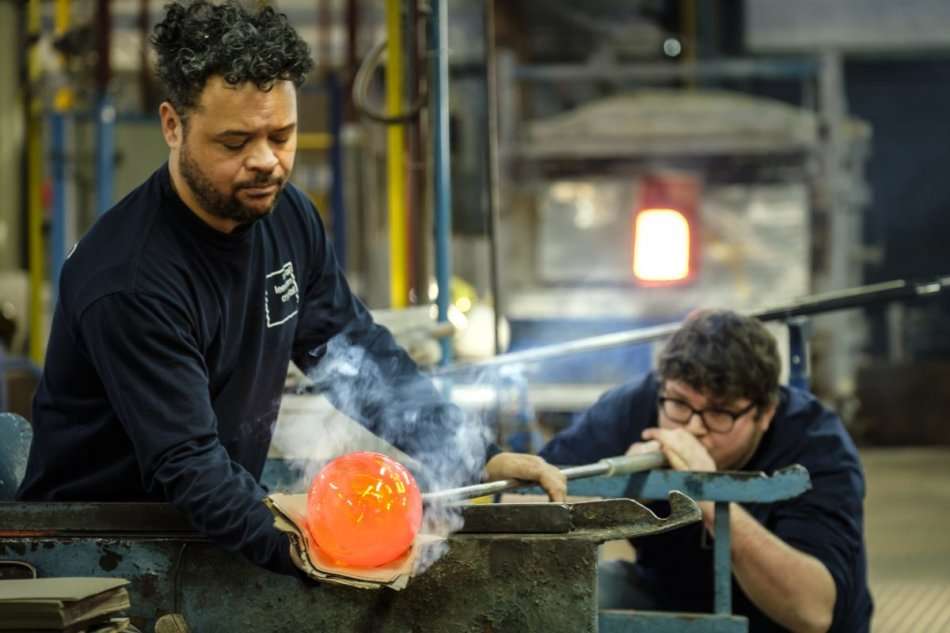 * MOST ELEGANT VIOLET and CLEAR CZECH ART GLASS BOWL, DESIGNED BY PROF MILOSLAV KLINGER (1922-1999)