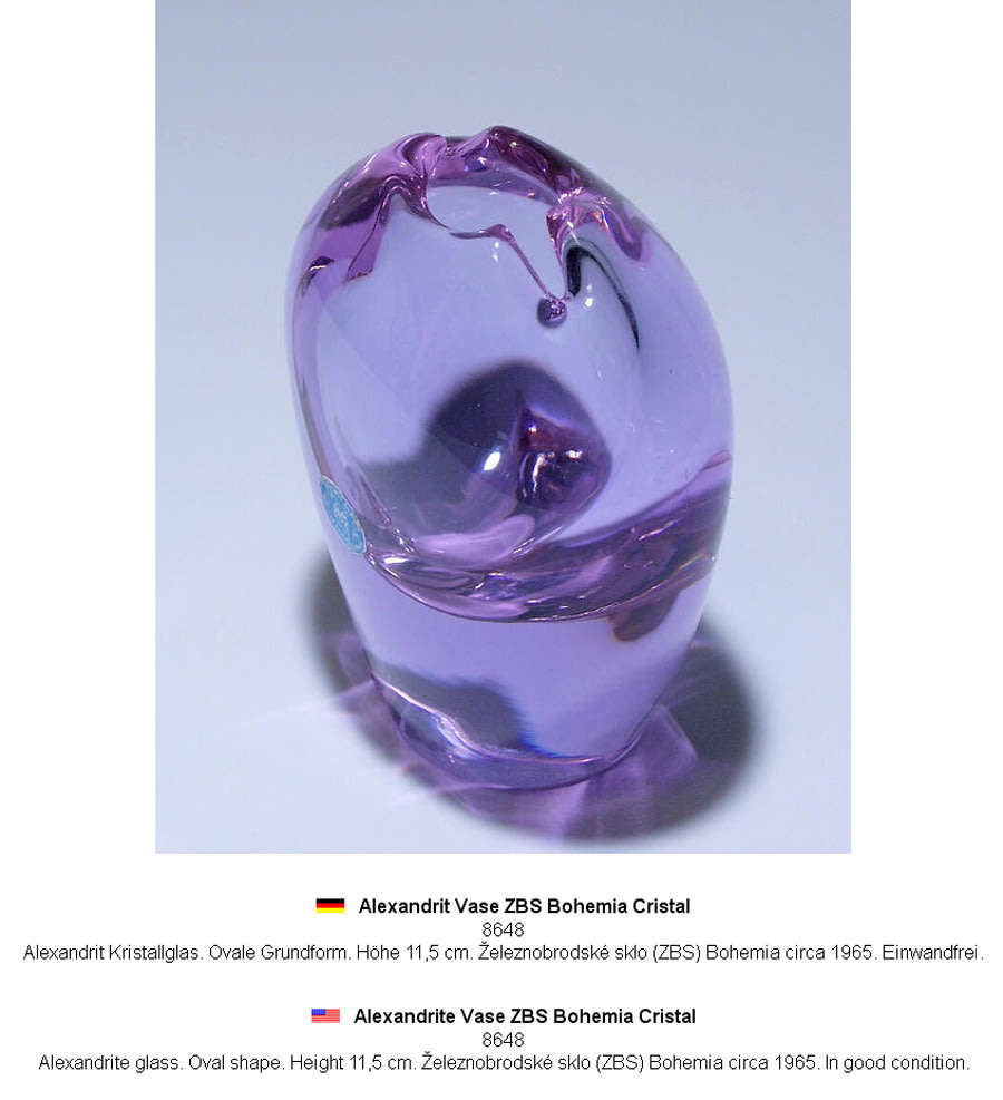 * SUPER ELEGANT LILAC-BLUE (NEODYMIUM) CZECH ART GLASS VASE, BY PROF MILOSLAV KLINGER (1922-1999)