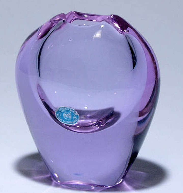 * SUPER ELEGANT LILAC-BLUE (NEODYMIUM) CZECH ART GLASS VASE, BY PROF MILOSLAV KLINGER (1922-1999)