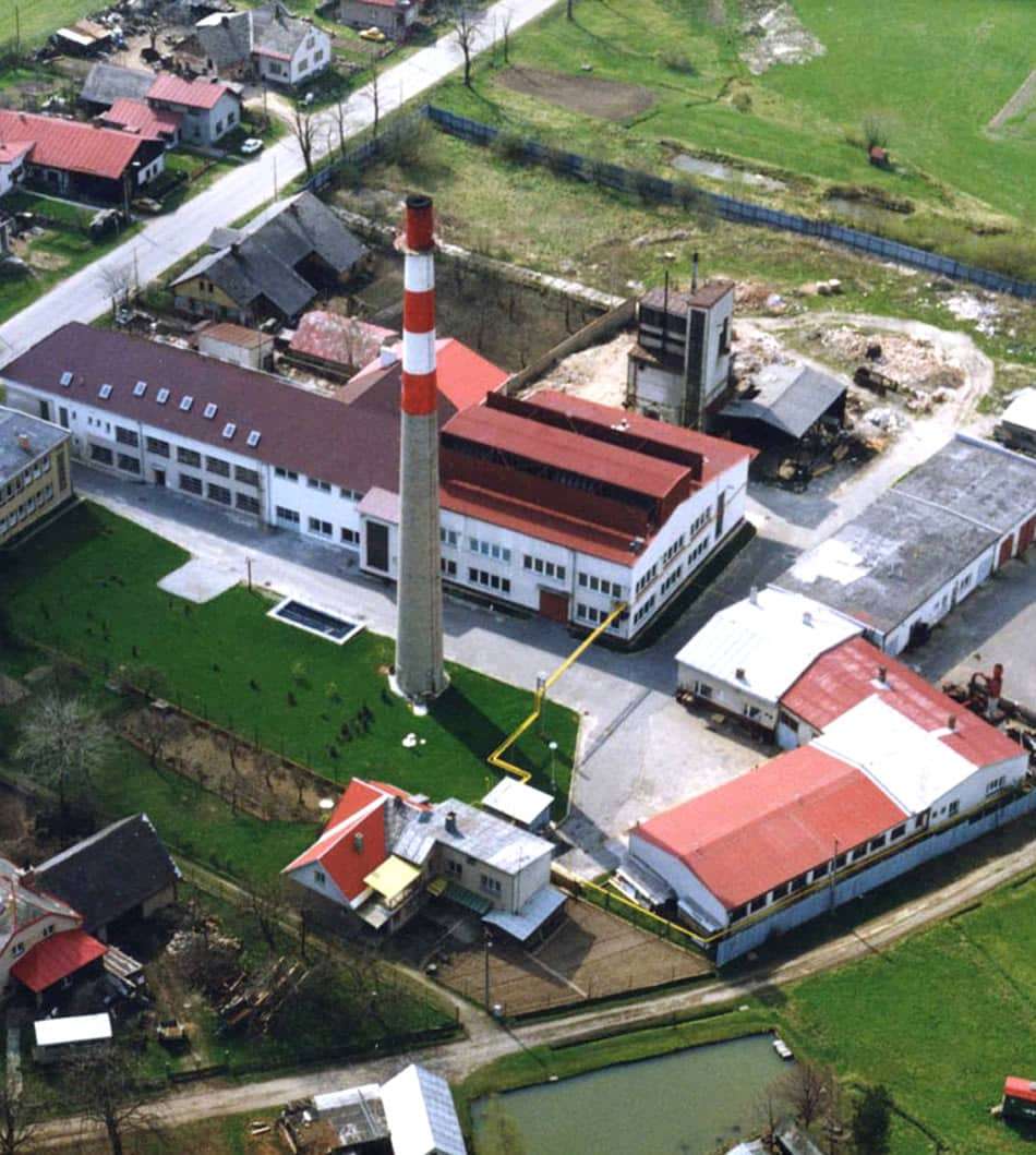 * A DAZZLING SKRDLOVICE ART GLASS VASE DESIGNED BY JAN BERANEK (1933-)