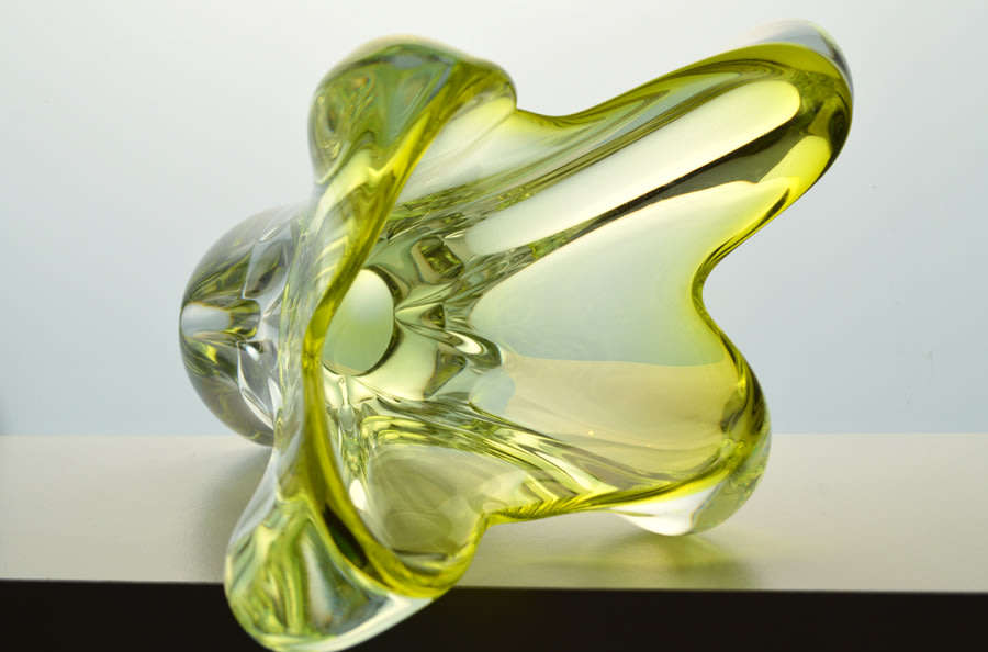 MAGNIFICENT CZECH ART GLASS CHRIBSKA SCULPTURAL VASE DESIGN : PROF JOSEF HOSPODKA IN THE MID 1970s
