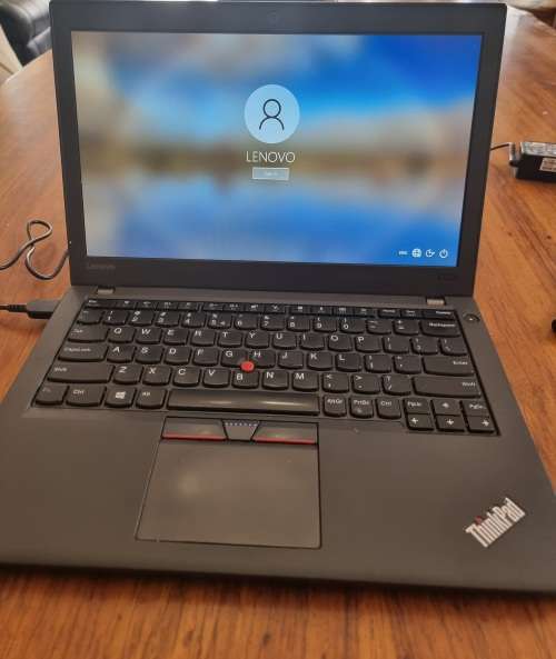 Lenovo X270 Ultrabook Core i5-6200U 8GB RAM 256GB SSD Dual internal batteries