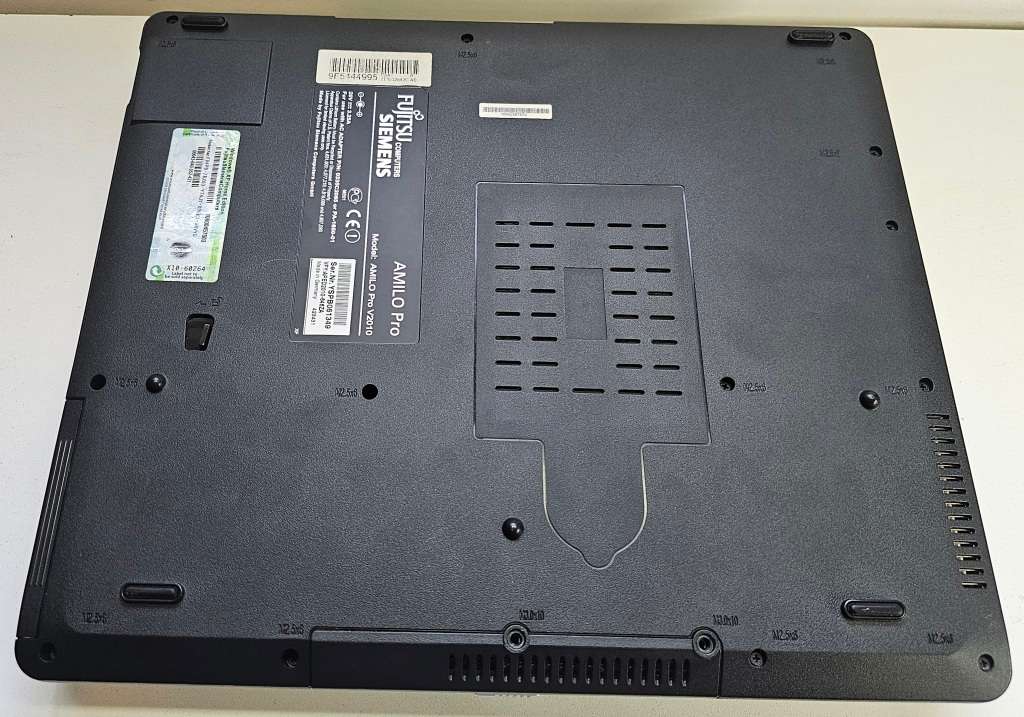 Fujitsu Siemens Amilo Pro Celeron M 2GB RAM !No HDD!