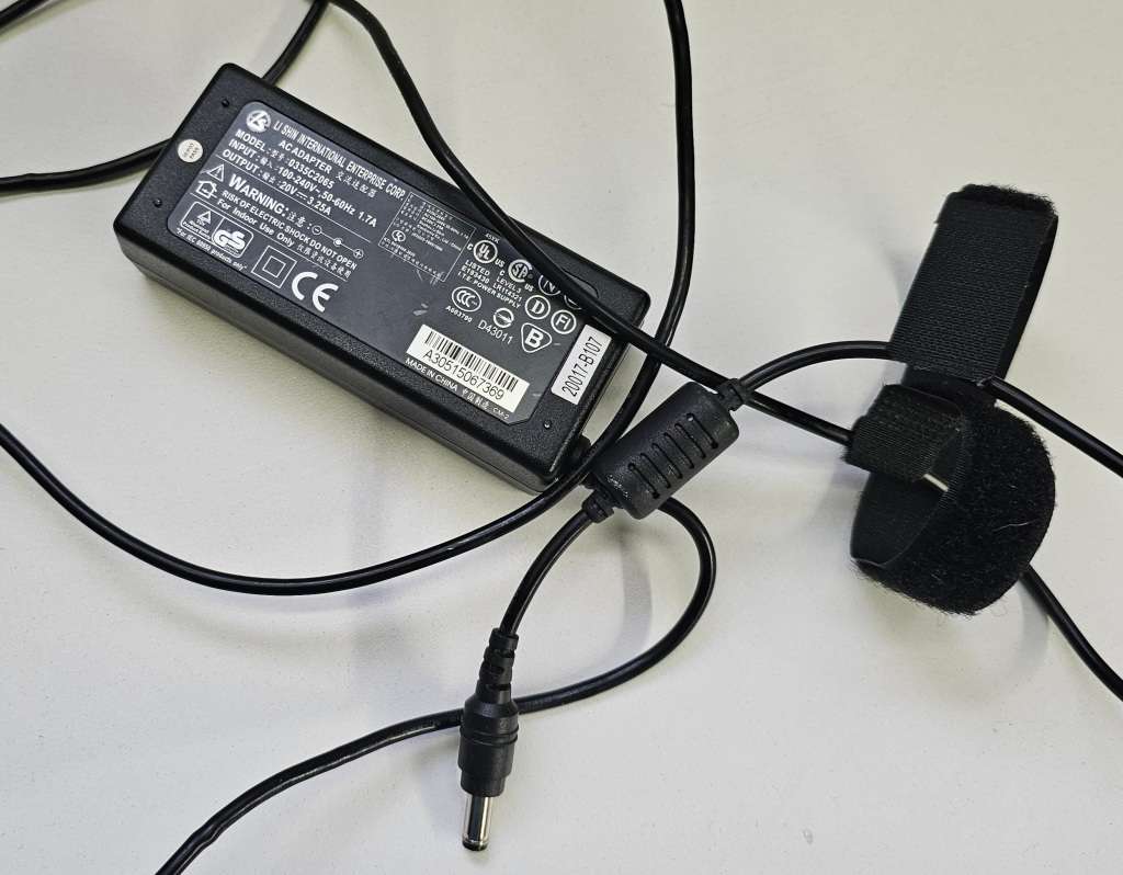 Fujitsu Siemens Amilo Pro Celeron M 2GB RAM !No HDD!