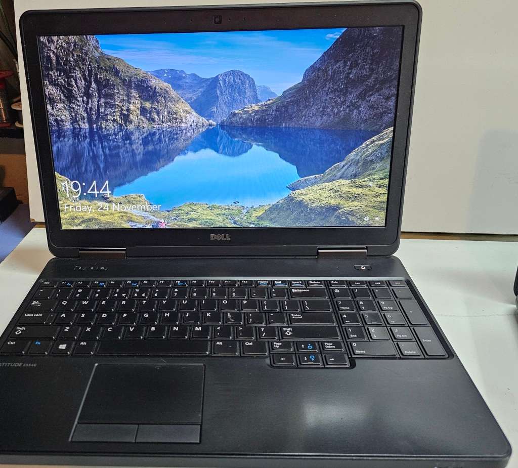 Dell Latitude E5540 i5-4310U 8GB RAM 256GB SSD