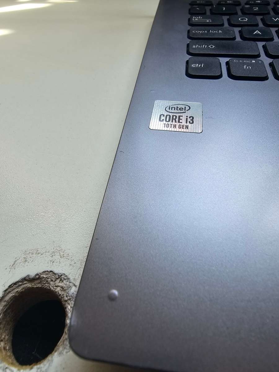 Asus Vivobook i3-1005G1 8GB RAM 256GB Nvme SSD