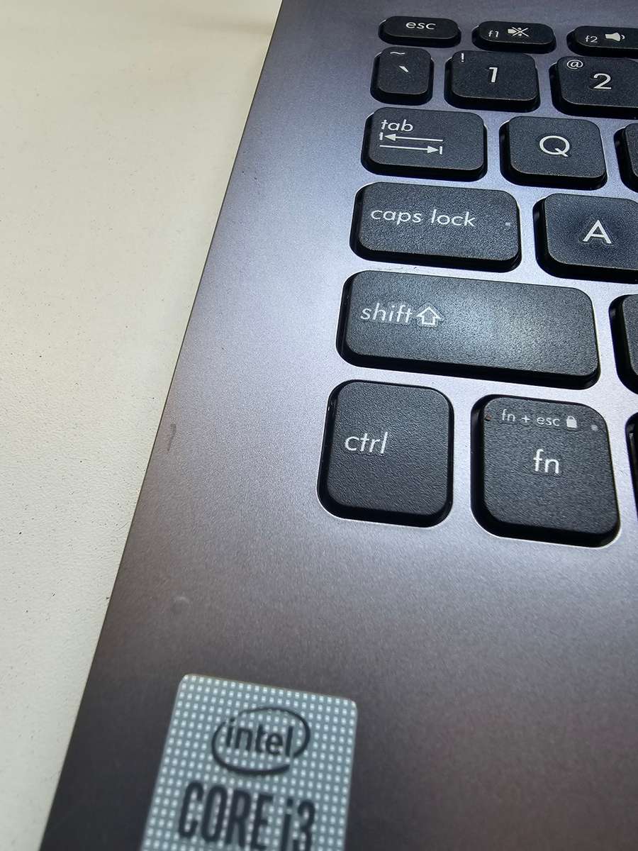 Asus Vivobook i3-1005G1 8GB RAM 256GB Nvme SSD