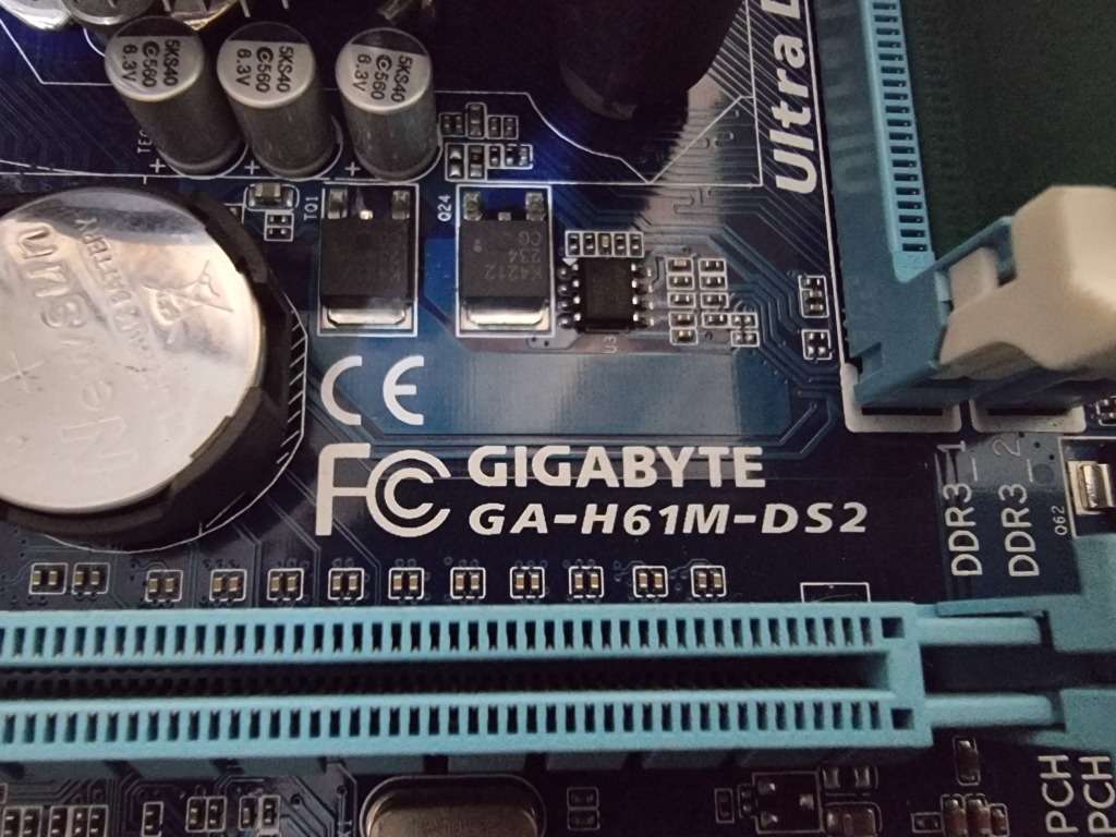 Gigabyte GA-H61M-DS2 motherboard with i3-3220 CPU 4GB RAM