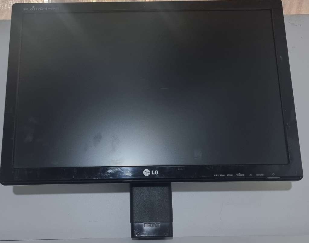 LG 19 inch monitor - !Spares or Repairs! - No stand