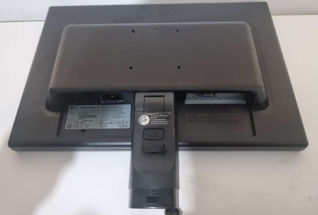 LG 19 inch monitor - !Spares or Repairs! - No stand