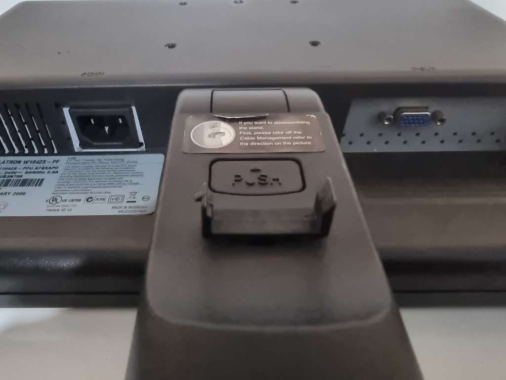 LG 19 inch monitor - !Spares or Repairs! - No stand