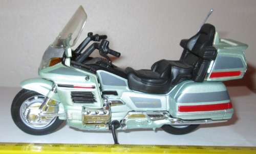 HONDA GOLDWING 1/28 SCALE