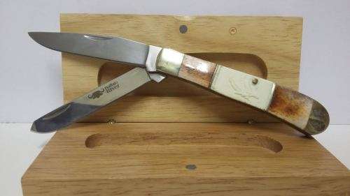 *Collectors* Buffalo River Dekota 2 blade knife *Carved bone handle*