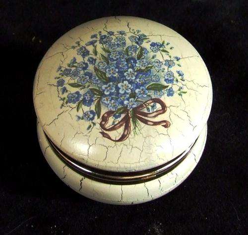 Vintage Trinket Box  for rings - working and beautiful item