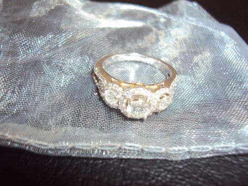 14 kt solid white gold 1.00 carat diamonds vs s12 trilogy diamond ring appriasel 48000.00