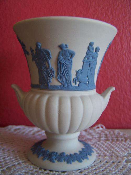 Very Rare Wedgwood vase, Blue on white