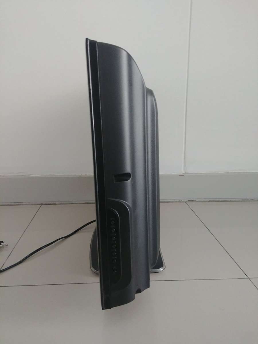 HiSense 24" LCD TV LCD24V87P - NO RESERVE