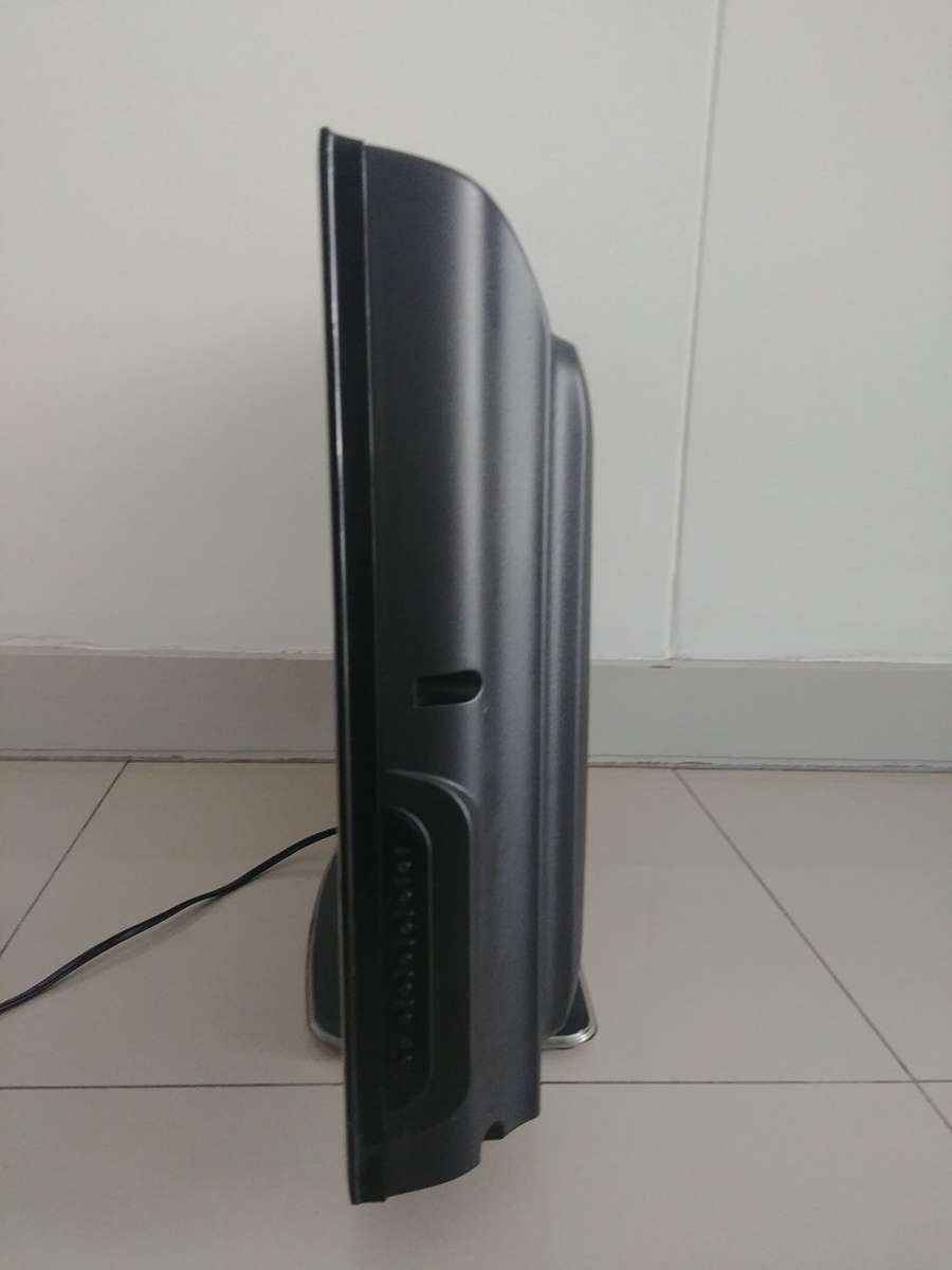 HiSense 24" LCD TV LCD24V87P - NO RESERVE