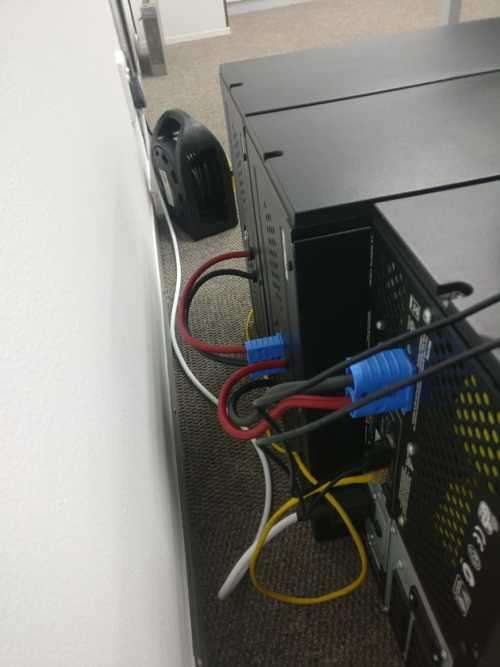 APC Smart-UPS XL 2200VA + 2 x APC Smart-UPS XL 48V Battery Pack + sensors (NO RESERVE)